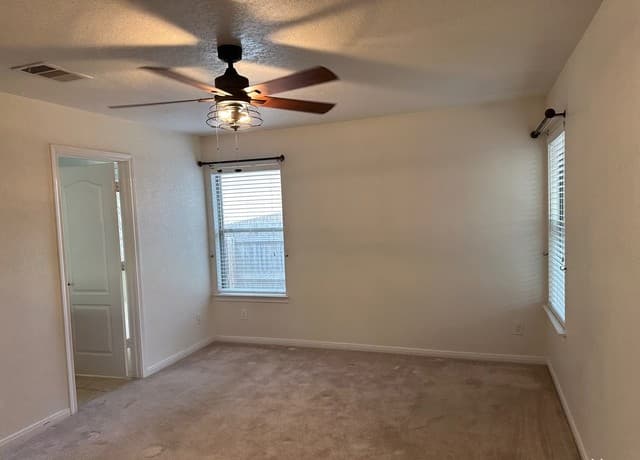 3-bedroom rental at 257 Horse Hl in Boerne, TX — photo 4