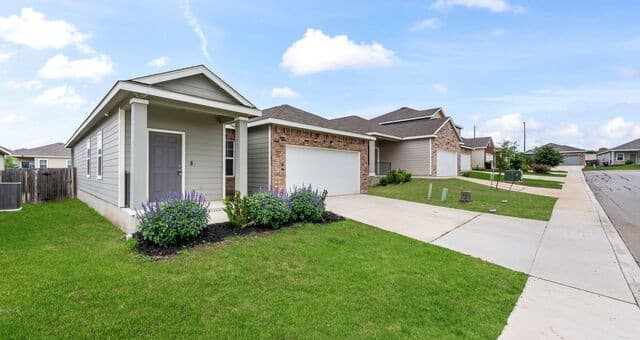 3-bedroom rental at 12515 Antilia in San Antonio, TX — photo 2