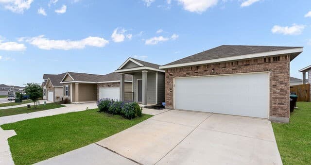 3-bedroom rental at 12515 Antilia in San Antonio, TX — photo 3
