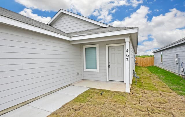 4-bedroom rental at 463 River Run Way in San Antonio, TX — photo 2