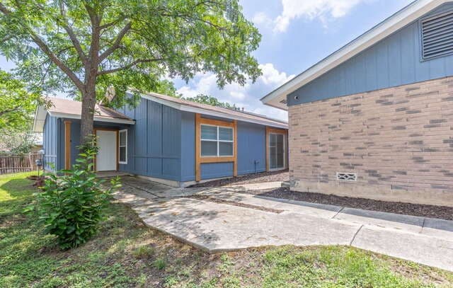 3-bedroom rental at 1366 Bayou Dr in San Antonio, TX — photo 4