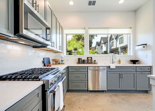 3-bedroom rental at 102 Tendick Street Unit 501 in San Antonio, TX — photo 4