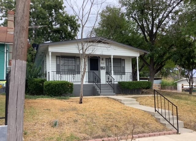 3-bedroom rental at 522 W Hollywood Ave in San Antonio TX