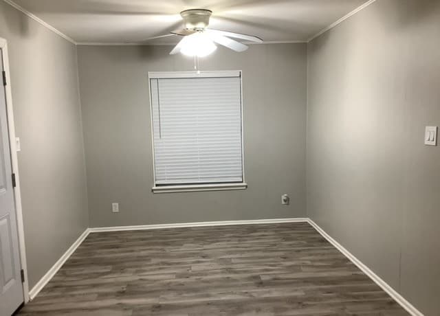 3-bedroom rental at 522 W Hollywood Ave in San Antonio, TX — photo 5