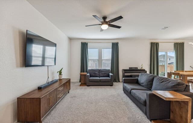 4-bedroom rental at 5822 Lilac Landing in Converse, TX — photo 3