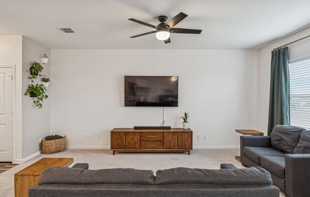 4-bedroom rental at 5822 Lilac Landing in Converse, TX — photo 5