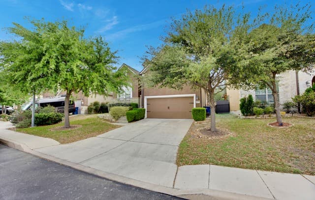3-bedroom rental at 18014 Branson Fls in San Antonio, TX — photo 2