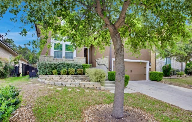 3-bedroom rental at 18014 Branson Fls in San Antonio, TX — photo 4