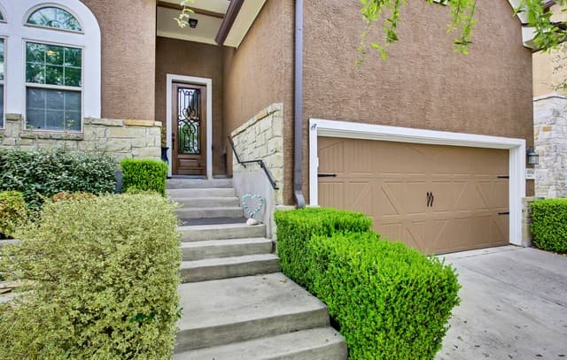 3-bedroom rental at 18014 Branson Fls in San Antonio, TX — photo 5
