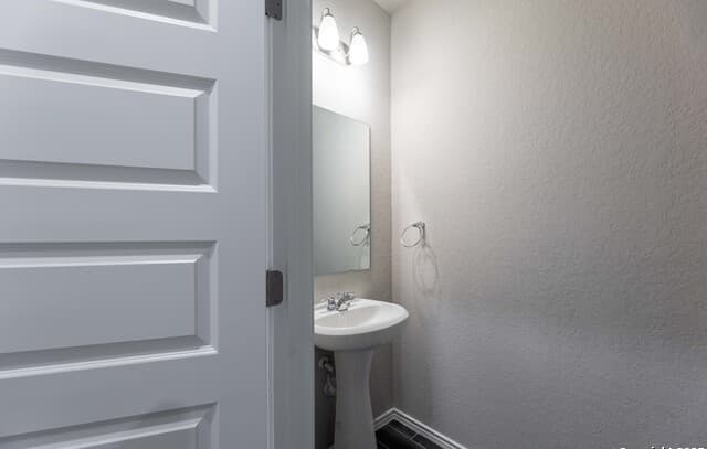 4-bedroom rental at 4211 Brigade Bnd in Converse, TX — photo 3