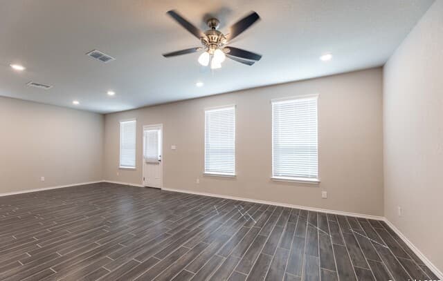 4-bedroom rental at 4211 Brigade Bnd in Converse, TX — photo 5