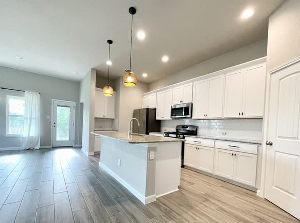 3-bedroom rental at 1518 Stony Island Dr in San Antonio, TX — photo 3