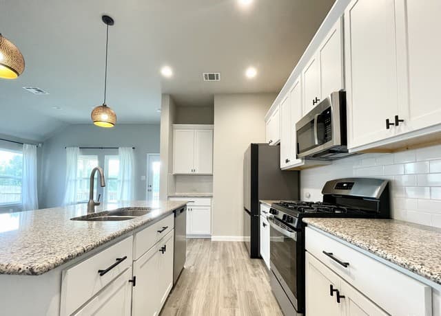 3-bedroom rental at 1518 Stony Island Dr in San Antonio, TX — photo 4
