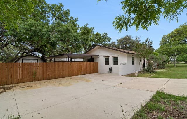 3-bedroom rental at 225 North St in Boerne, TX — photo 2
