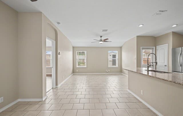3-bedroom rental at 139 Kildeer Crk in San Antonio, TX — photo 4
