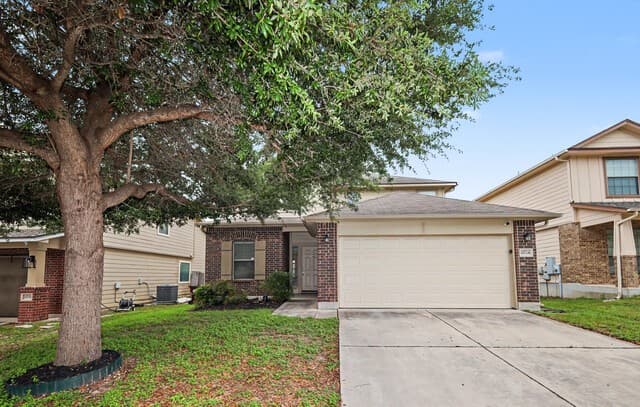 3-bedroom rental at 10714 Ranchland Fox in San Antonio, TX — photo 2