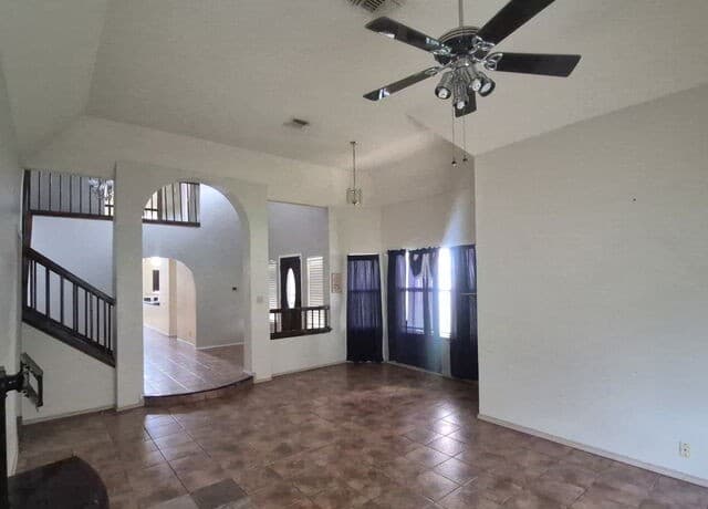 4-bedroom rental at 7014 Hickory Ridge Dr in Converse, TX — photo 3