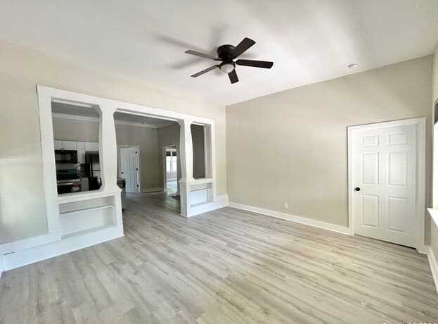 3-bedroom rental at 1135 W Ridgewood Ct in San Antonio, TX — photo 4