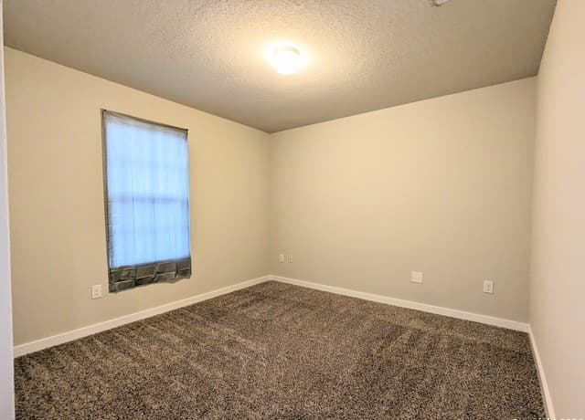 3-bedroom rental at 5543 Coral Vly in San Antonio, TX — photo 4