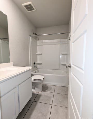 3-bedroom rental at 5543 Coral Vly in San Antonio, TX — photo 5