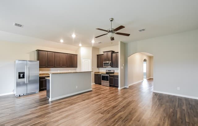 4-bedroom rental at 11811 Wolf Canyon in San Antonio, TX — photo 2