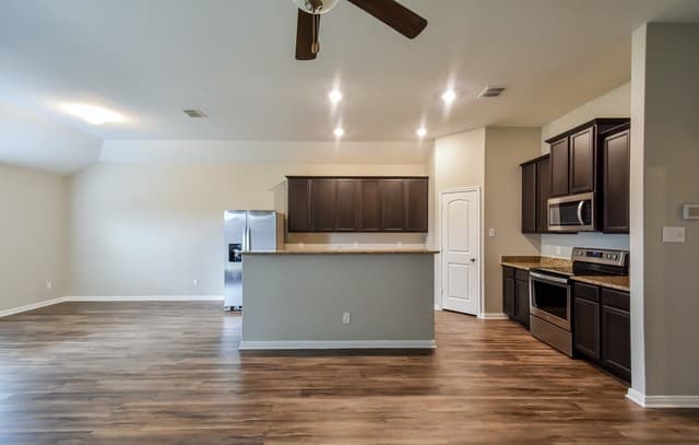4-bedroom rental at 11811 Wolf Canyon in San Antonio, TX — photo 3