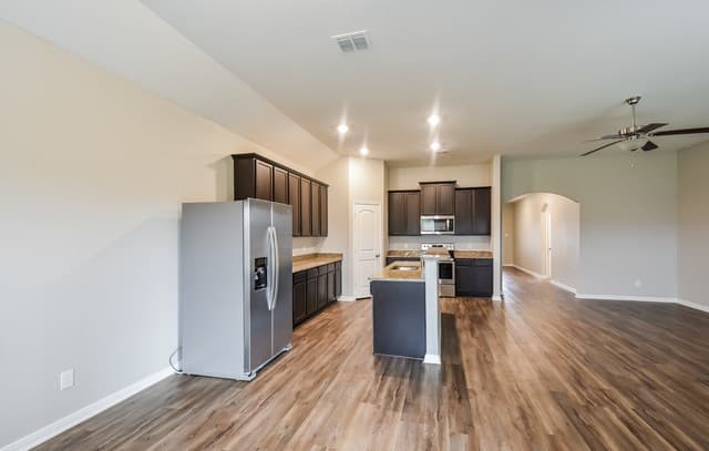 4-bedroom rental at 11811 Wolf Canyon in San Antonio, TX — photo 5