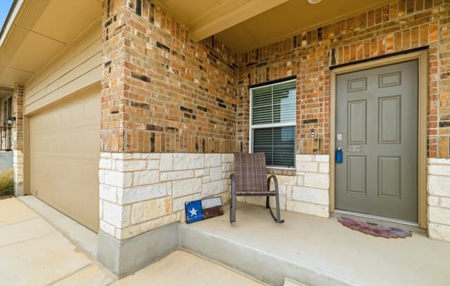 3-bedroom rental at 10520 Pomme in San Antonio, TX — photo 2