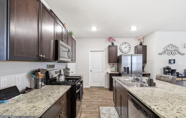 3-bedroom rental at 10520 Pomme in San Antonio, TX — photo 5