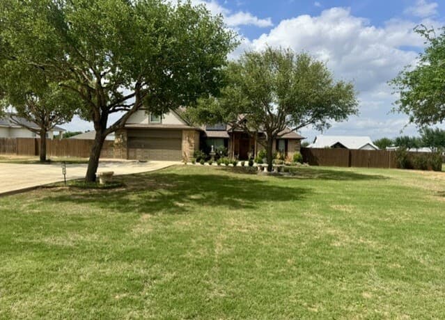 5-bedroom rental at 157 W Medium Meadow Dr in Lytle TX