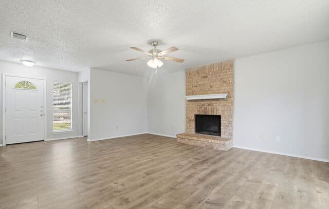 3-bedroom rental at 7266 Shadow Rdg in San Antonio, TX — photo 2