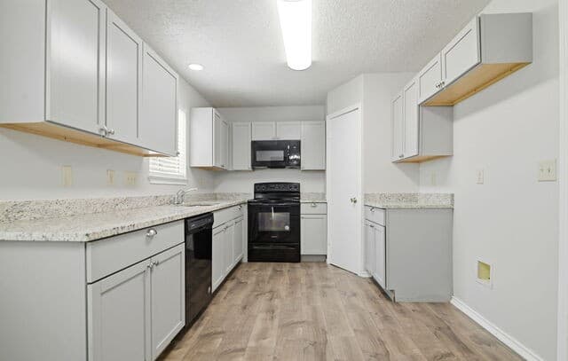 3-bedroom rental at 7266 Shadow Rdg in San Antonio, TX — photo 5