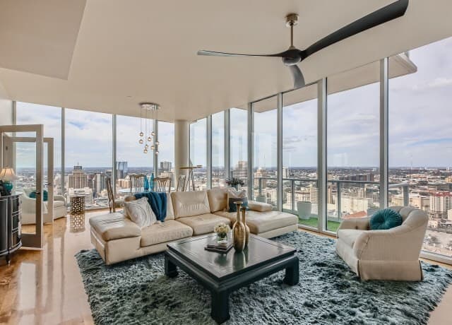 2-bedroom rental at 610 E Market Unit UNIT 2702 in San Antonio TX