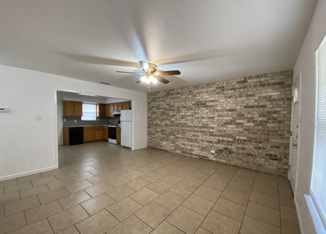 2-bedroom rental at 1209 W Goodwin Unit A in Pleasanton TX