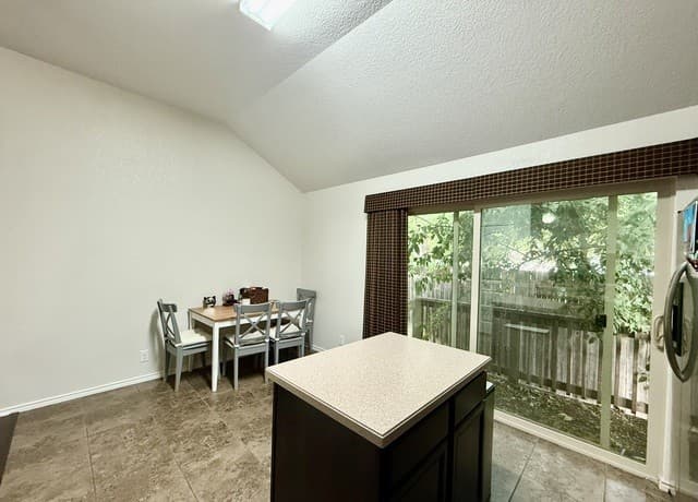 3-bedroom rental at 7138 Sunny Day in San Antonio, TX — photo 5