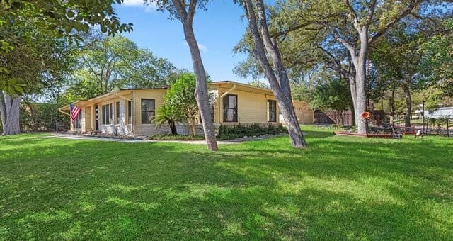 3-bedroom rental at 1049 Ivy Ln in Terrell Hills TX