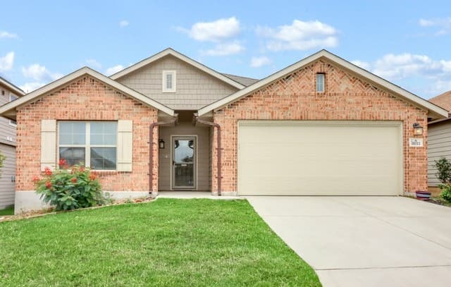3-bedroom rental at 10311 Rosalina Loop in Converse, TX — photo 2