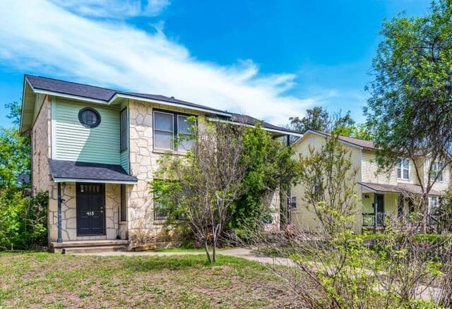 2-bedroom rental at 415 Bryn Mawr in San Antonio TX