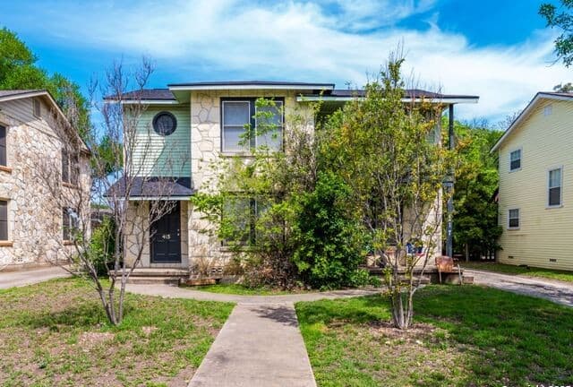 2-bedroom rental at 415 Bryn Mawr in San Antonio, TX — photo 2