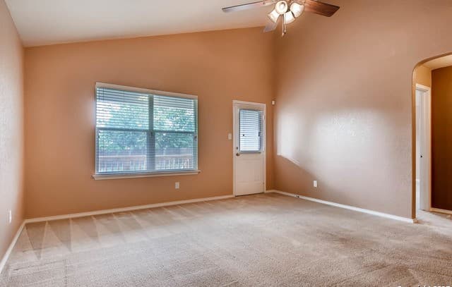 4-bedroom rental at 11722 Caraway Hill in San Antonio, TX — photo 4