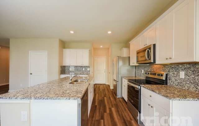 4-bedroom rental at 7430 Asp Pt in San Antonio, TX — photo 5