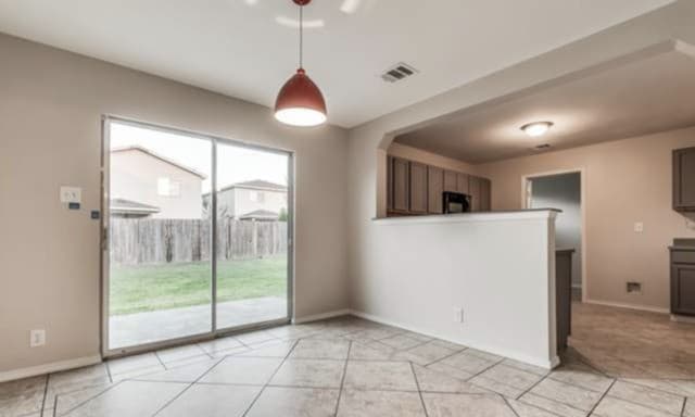 3-bedroom rental at 210 Mallow Grv in San Antonio, TX — photo 4