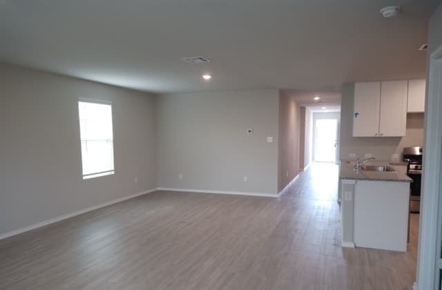 4-bedroom rental at 15015 Dorset Wheel in San Antonio, TX — photo 5