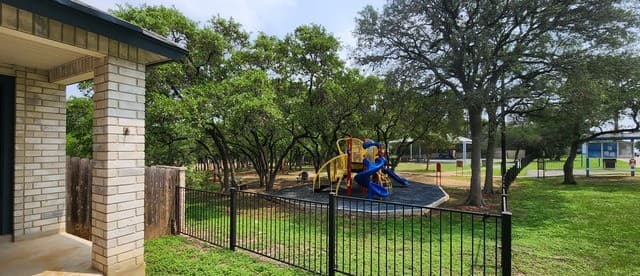 3-bedroom rental at 15902 Walnut Creek in San Antonio, TX — photo 3