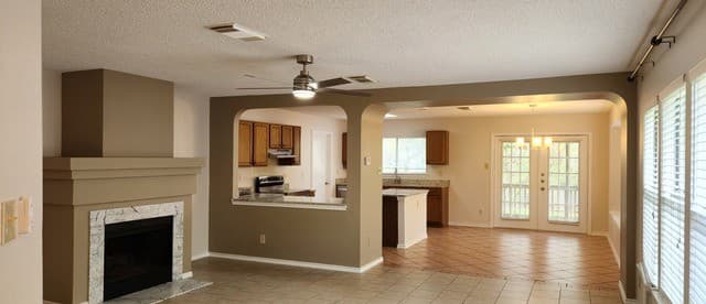 3-bedroom rental at 15902 Walnut Creek in San Antonio, TX — photo 4