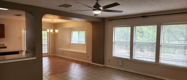 3-bedroom rental at 15902 Walnut Creek in San Antonio, TX — photo 5