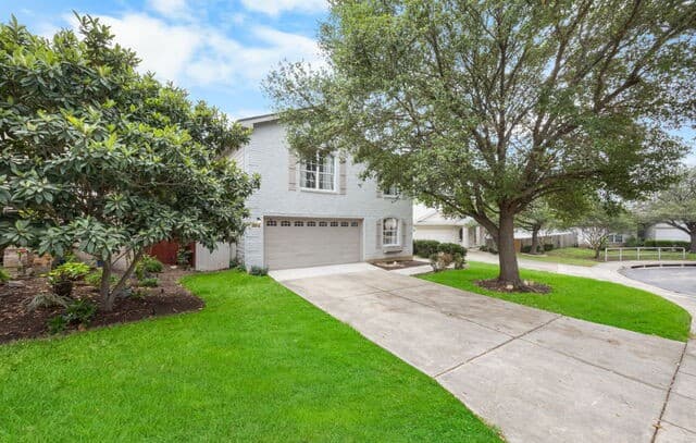 4-bedroom rental at 10438 Tiger Fld in San Antonio, TX — photo 2
