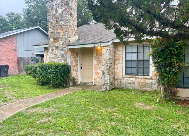 2-bedroom rental at 5308 Gawain Dr in San Antonio, TX — photo 2