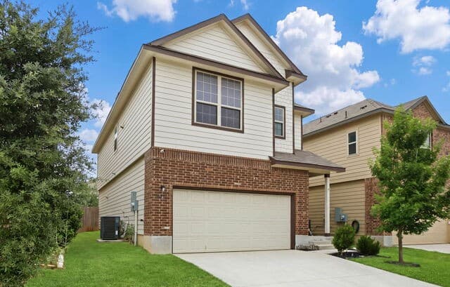 3-bedroom rental at 10531 Green Rock in San Antonio, TX — photo 2