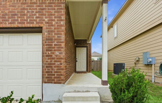 3-bedroom rental at 10531 Green Rock in San Antonio, TX — photo 4